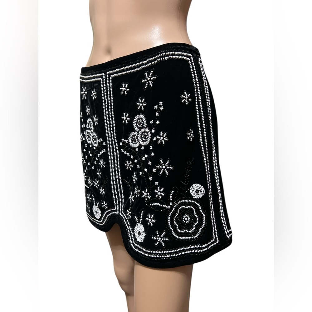 NWT Chelsea And Violet Size 4 Cami Beaded Embroidery Velvet Mini Skirt - Picture 4 of 8
